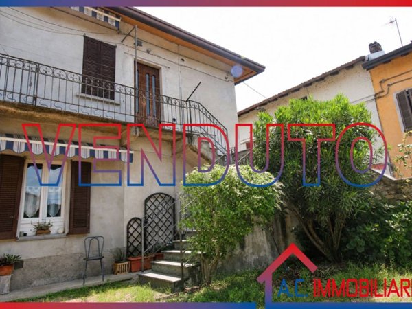 appartamento in vendita a Vergiate in zona Corgeno