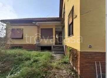 casa indipendente in vendita a Vergiate