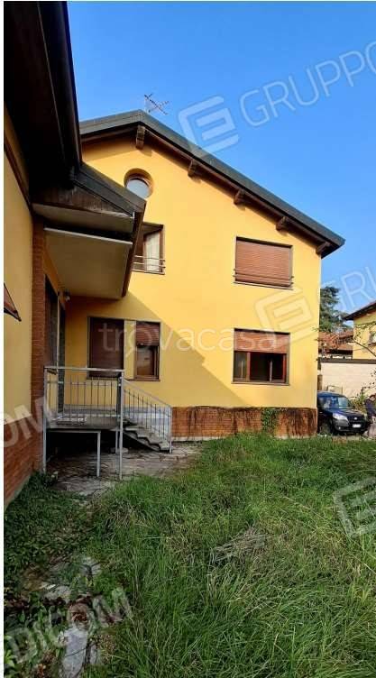 casa indipendente in vendita a Vergiate