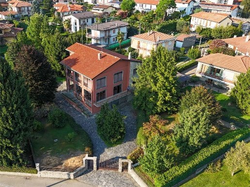 casa indipendente in vendita a Vergiate