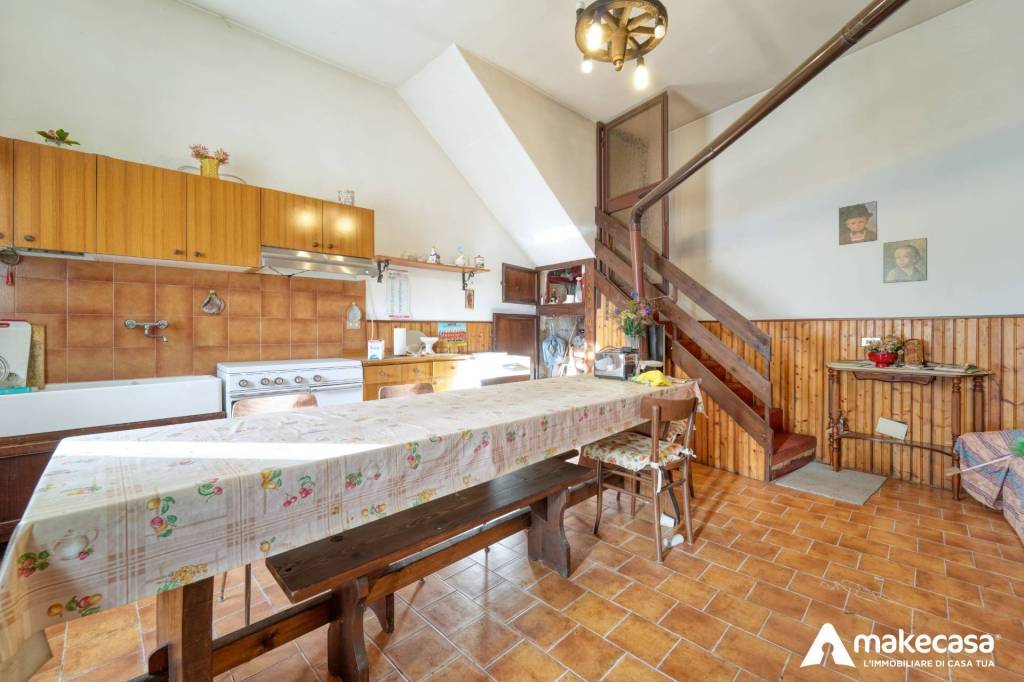 appartamento in vendita a Vergiate in zona Corgeno