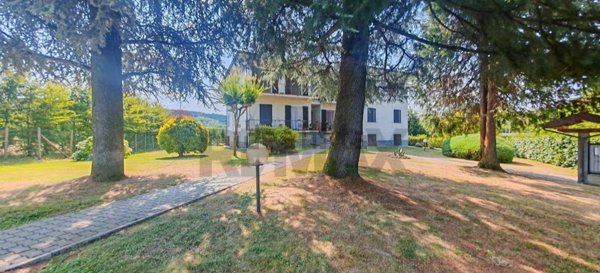 appartamento in vendita a Vergiate in zona Corgeno