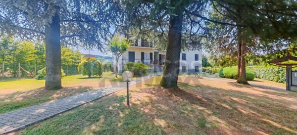 appartamento in vendita a Vergiate in zona Corgeno