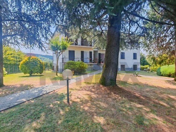 appartamento in vendita a Vergiate in zona Corgeno