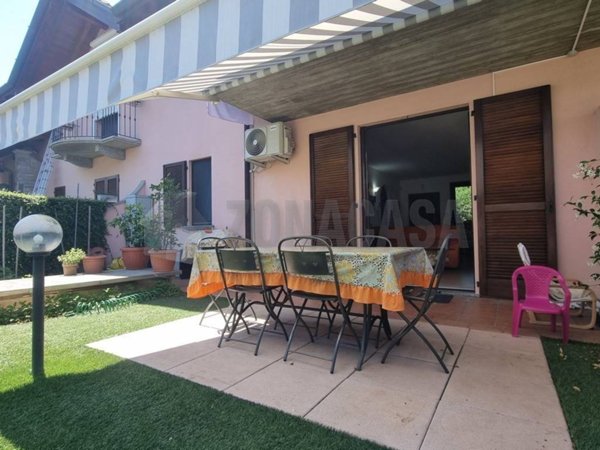 casa indipendente in vendita a Vergiate in zona Cimbro