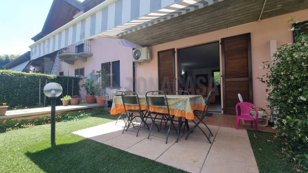 casa indipendente in vendita a Vergiate in zona Cimbro