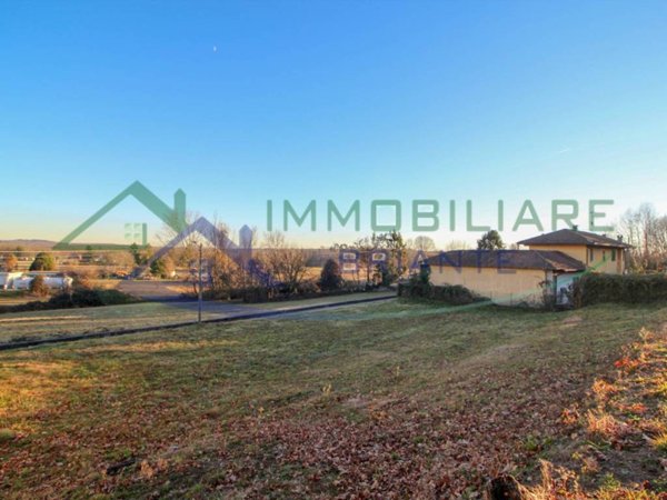 terreno edificabile in vendita a Vergiate in zona Cimbro