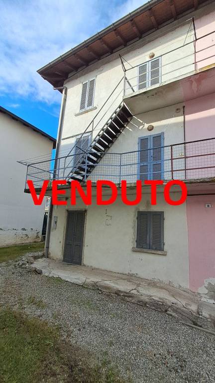 casa indipendente in vendita a Vergiate