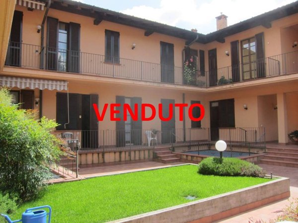 casa indipendente in vendita a Vergiate