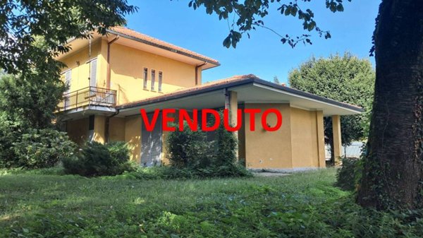 casa indipendente in vendita a Vergiate