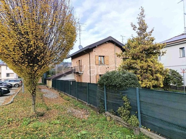 casa indipendente in vendita a Vergiate