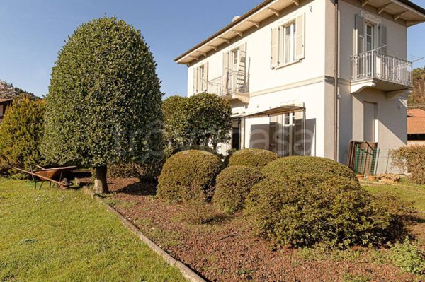 casa indipendente in vendita a Vergiate in zona Cuirone