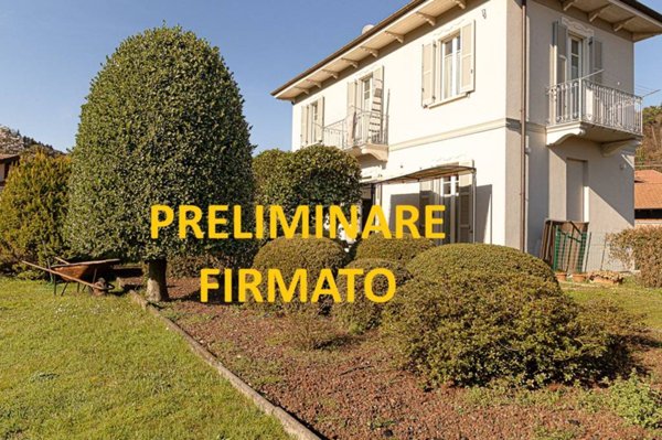 casa indipendente in vendita a Vergiate in zona Cuirone