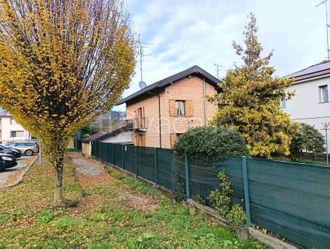casa indipendente in vendita a Vergiate