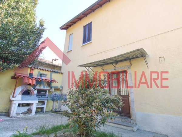 appartamento in vendita a Vergiate in zona Cuirone