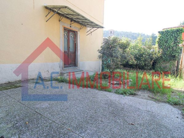 casa indipendente in vendita a Vergiate in zona Cuirone