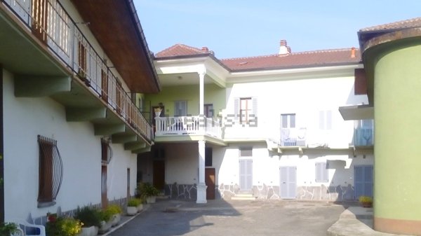 casa indipendente in vendita a Vergiate