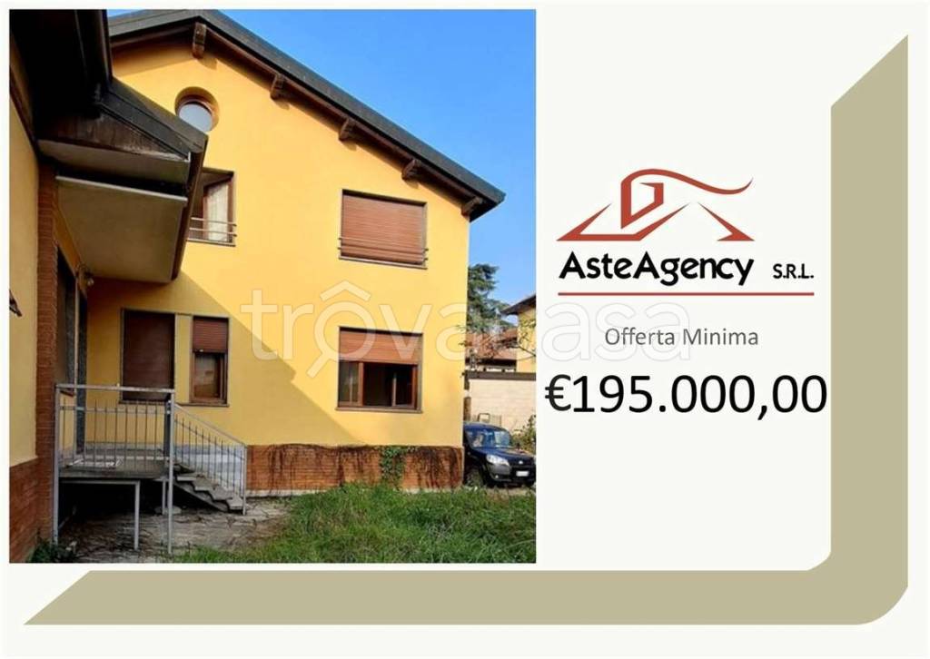 casa indipendente in vendita a Vergiate