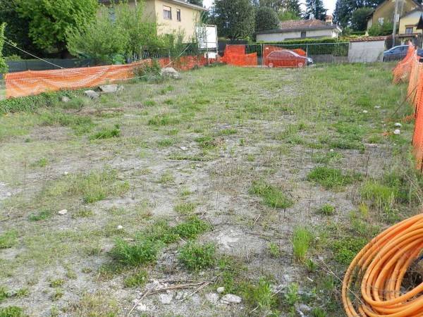 casa indipendente in vendita a Vergiate in zona Corgeno