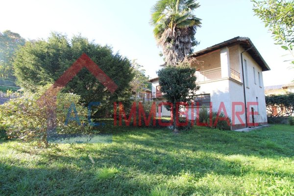 casa indipendente in vendita a Vergiate