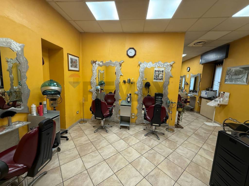 negozio in vendita a Vergiate