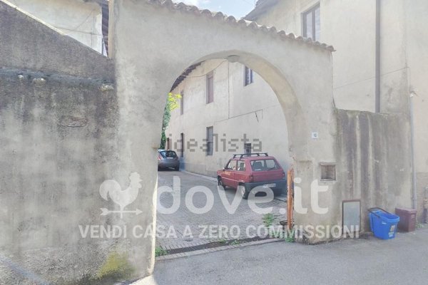 appartamento in vendita a Vergiate in zona Corgeno