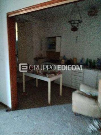 negozio in vendita a Vergiate in zona Corgeno