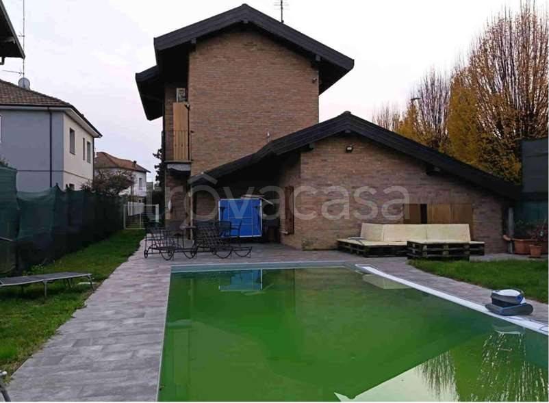 casa indipendente in vendita a Vergiate