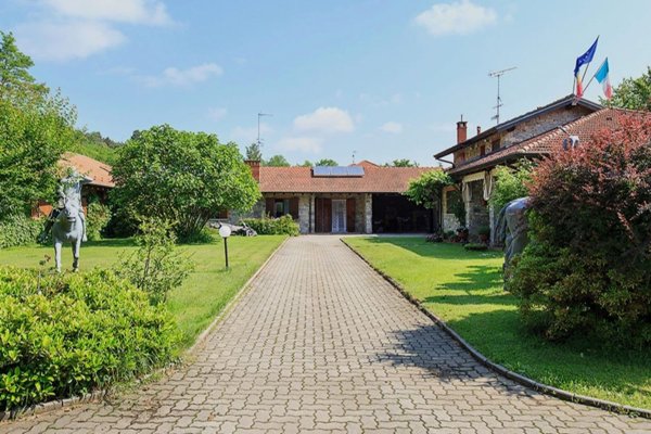 casa indipendente in vendita a Vergiate