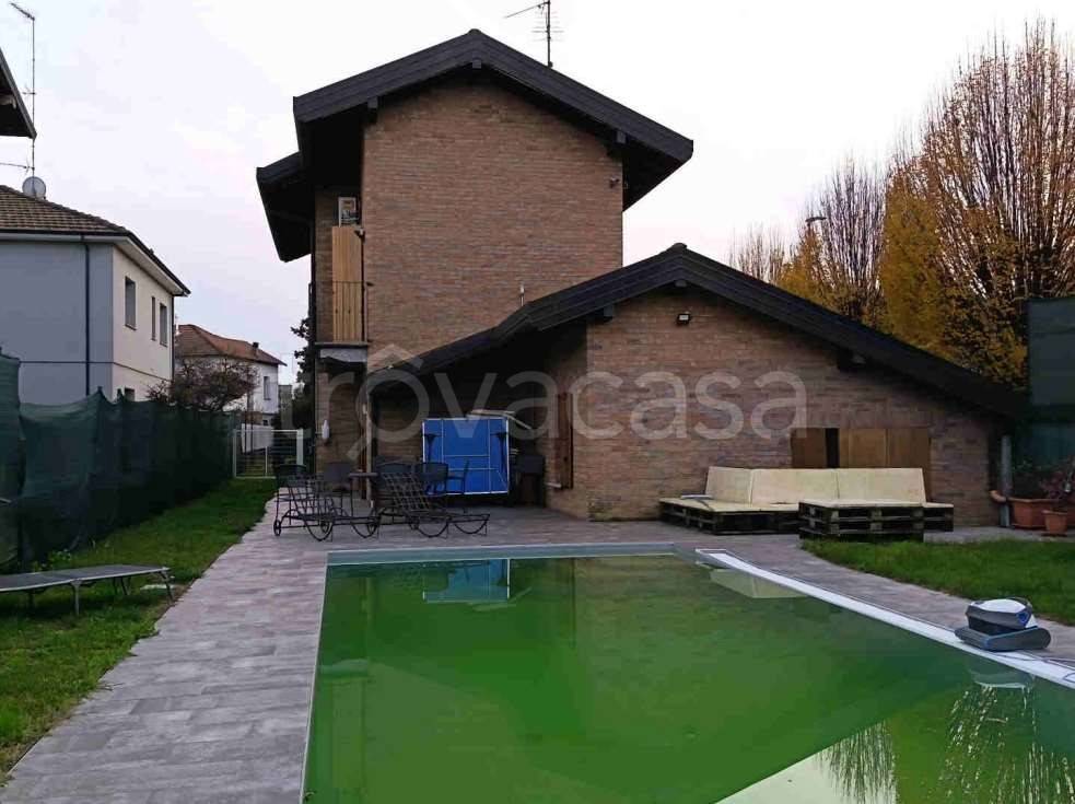 casa indipendente in vendita a Vergiate