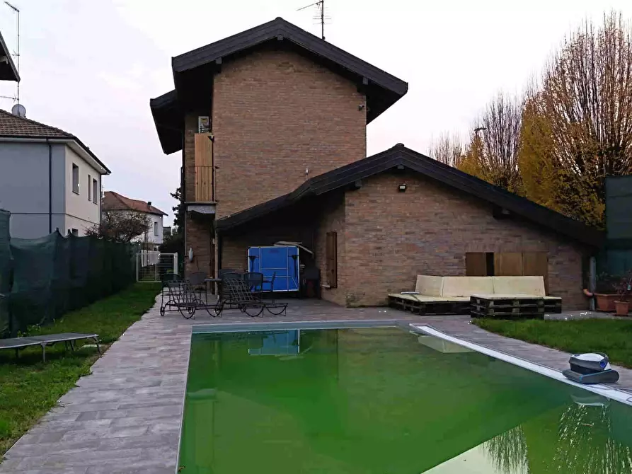 casa indipendente in vendita a Vergiate