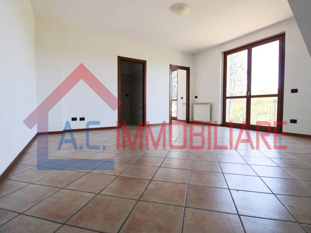 appartamento in vendita a Vergiate in zona Cimbro