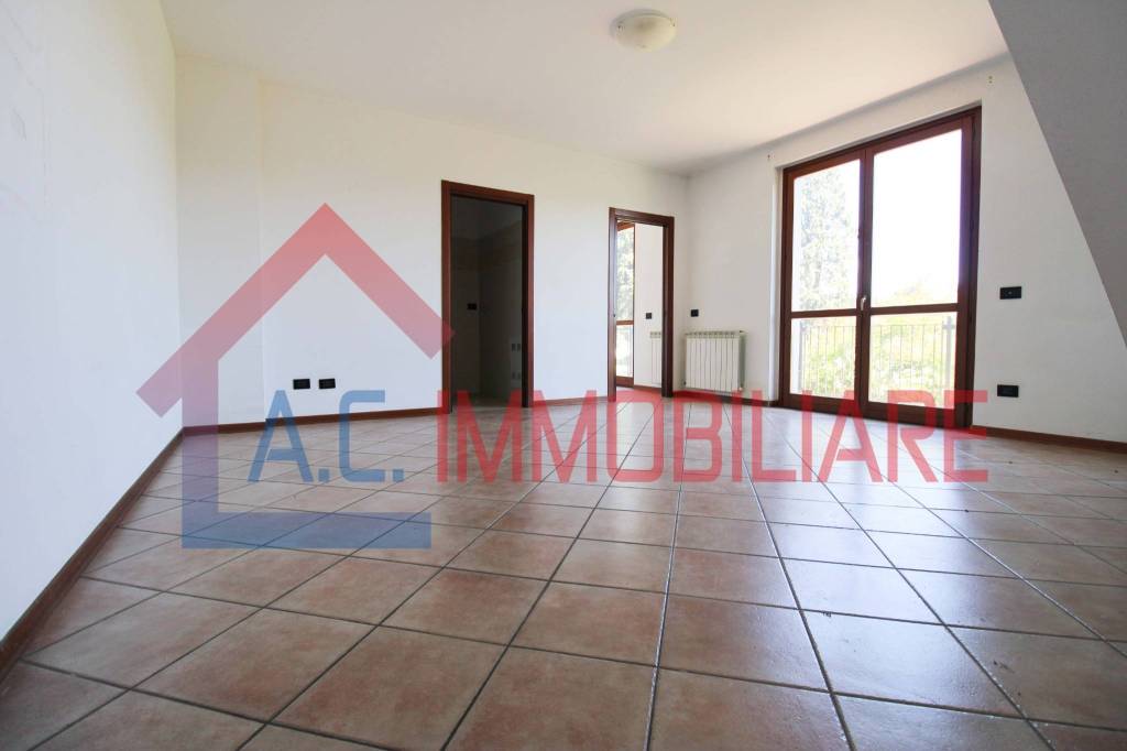 appartamento in vendita a Vergiate in zona Cimbro