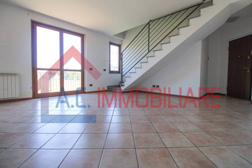 appartamento in vendita a Vergiate in zona Cimbro