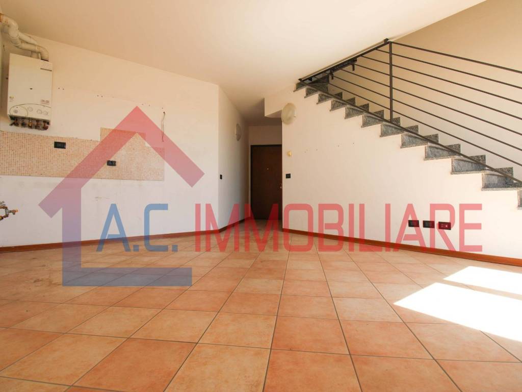 appartamento in vendita a Vergiate in zona Cimbro