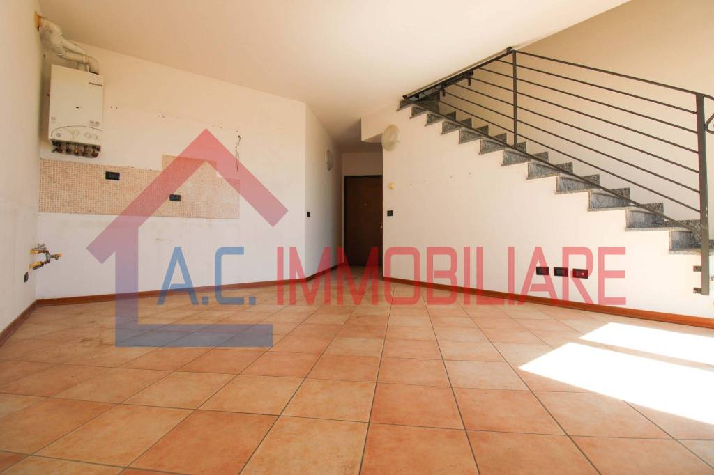 appartamento in vendita a Vergiate in zona Cimbro