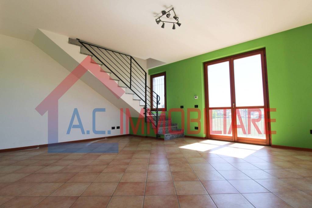 appartamento in vendita a Vergiate in zona Cimbro