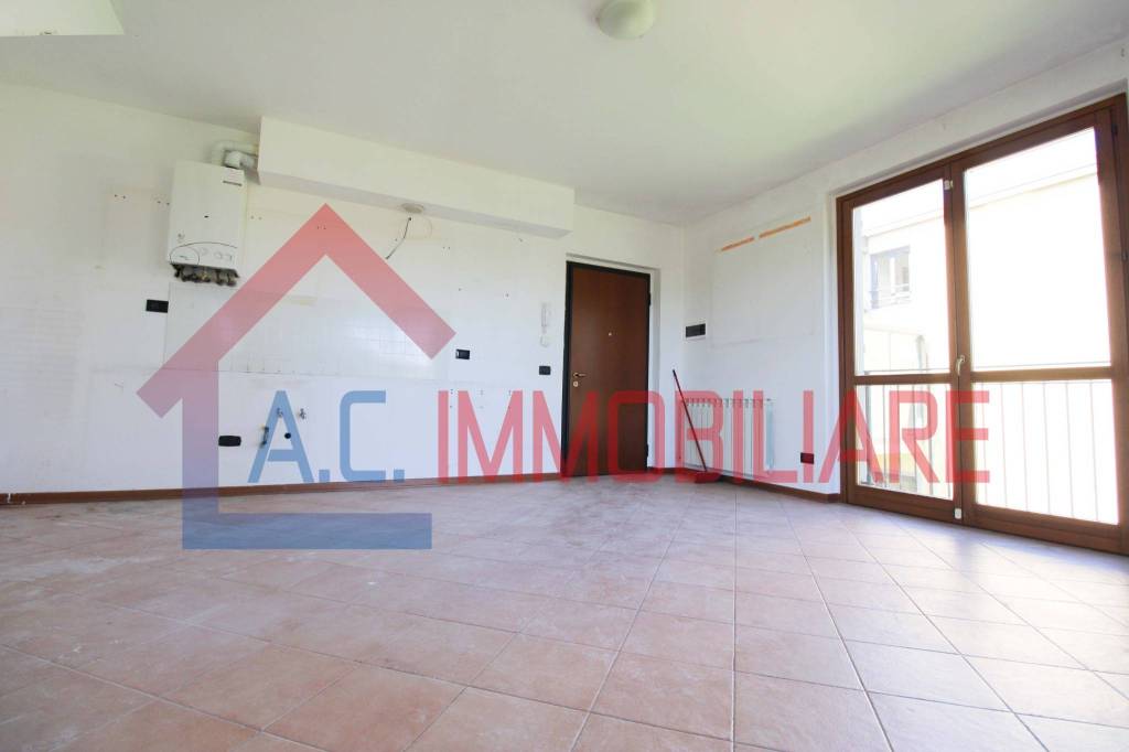 appartamento in vendita a Vergiate in zona Cimbro