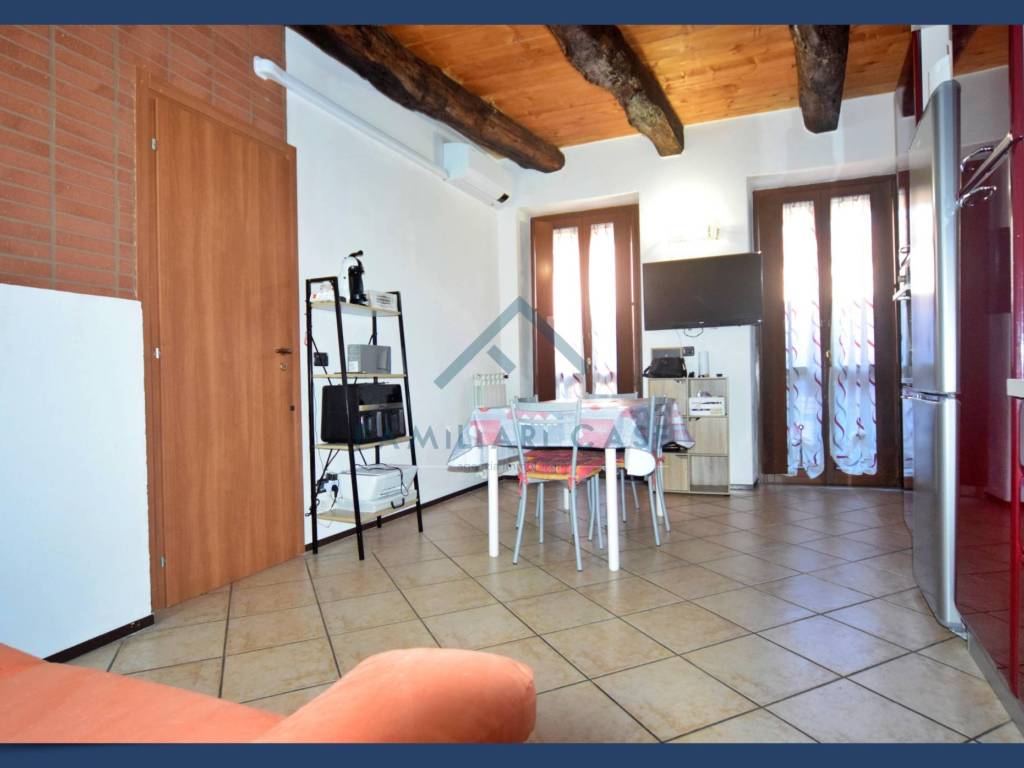 appartamento in vendita a Vergiate in zona Sesona