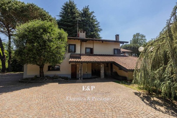casa indipendente in vendita a Vergiate