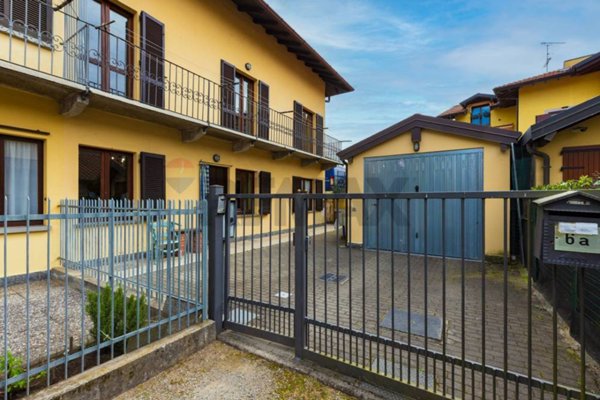 casa indipendente in vendita a Vergiate