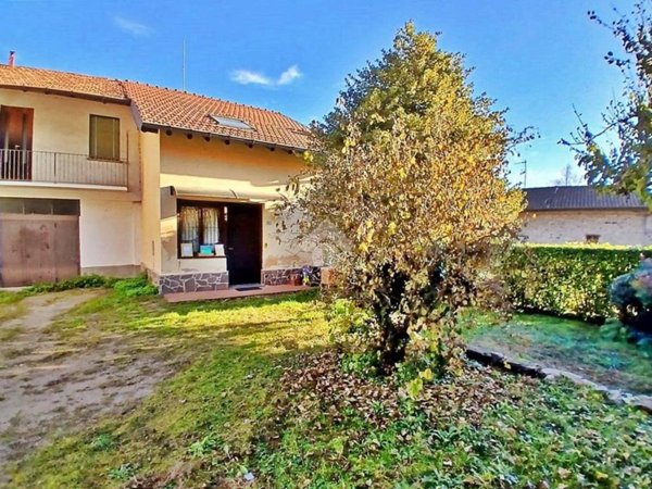 appartamento in vendita a Vergiate in zona Cuirone