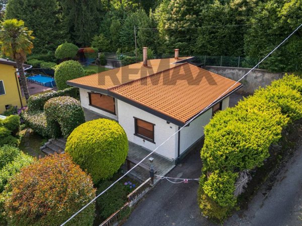 casa indipendente in vendita a Vergiate