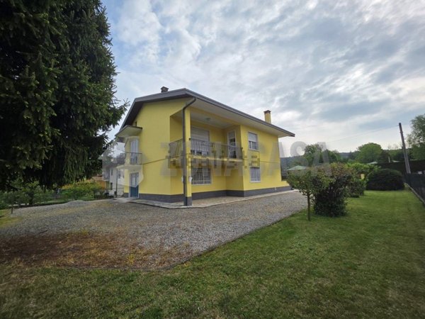 casa indipendente in vendita a Vergiate