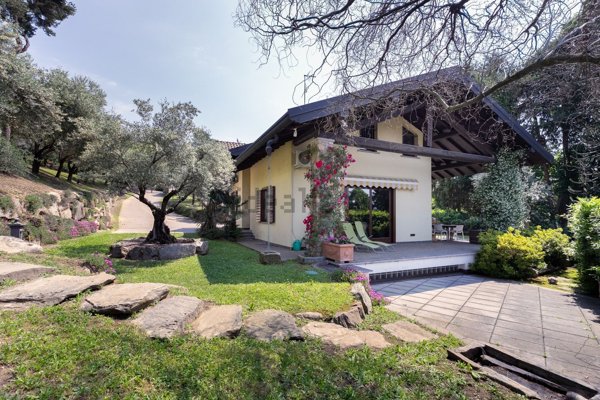 casa indipendente in vendita a Vergiate