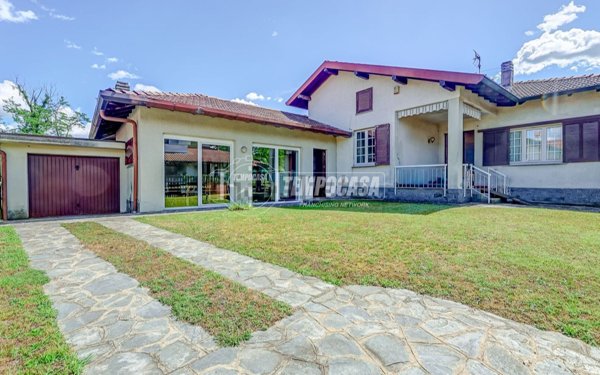 casa indipendente in vendita a Vergiate