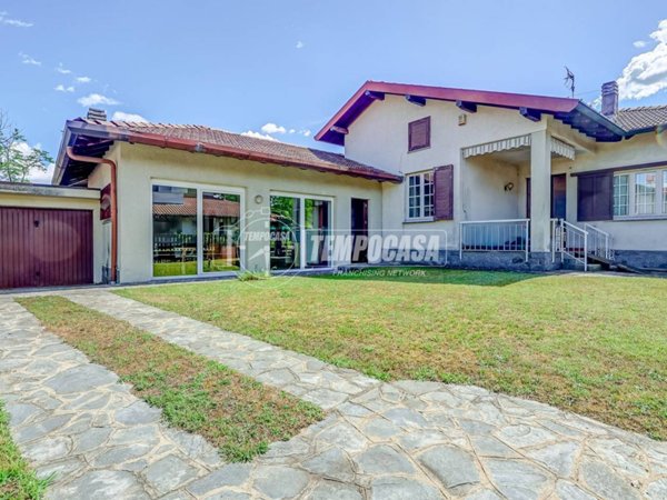 casa indipendente in vendita a Vergiate in zona Sesona