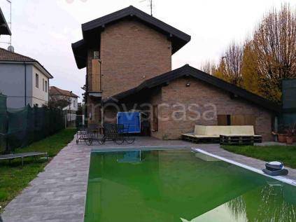 casa indipendente in vendita a Vergiate