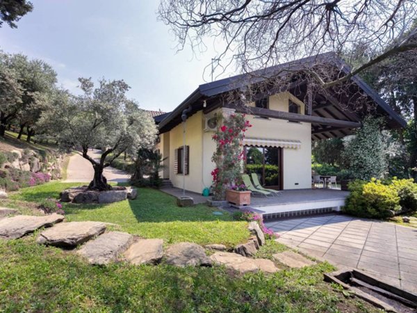 casa indipendente in vendita a Vergiate