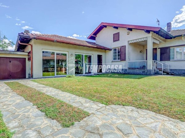 casa indipendente in vendita a Vergiate